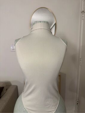 SKIMS Fits Everybody High Neck Bodysuit Sand XXS/XS